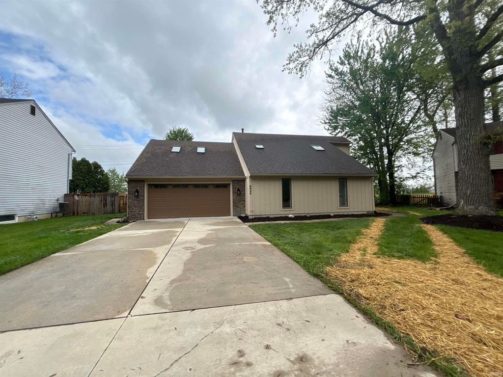 6823 Laurelwood Cove, Fort Wayne, IN 46835