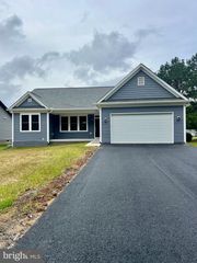 662 GLEBE HARBOR DR, Montross, VA 22520