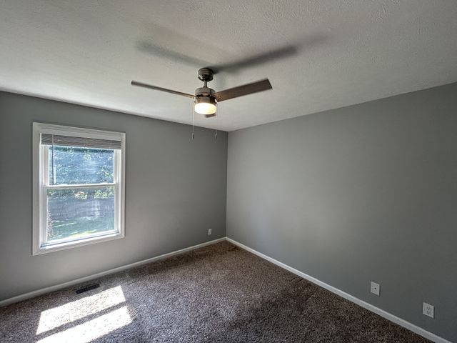 808 Leigh Ann Dr, Clarksville, TN 37042