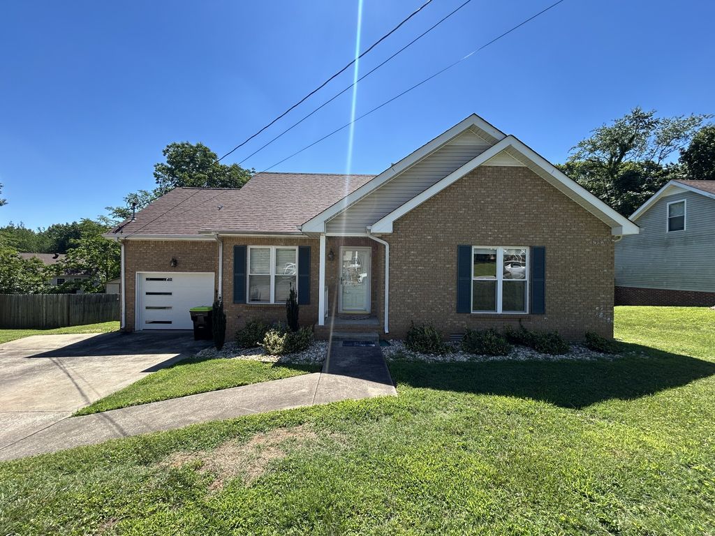 808 Leigh Ann Dr, Clarksville, TN 37042