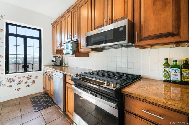 45 Pondfield Road W 5F, Bronxville, NY 10708