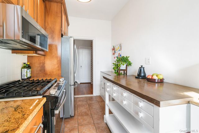 45 Pondfield Road W 5F, Bronxville, NY 10708