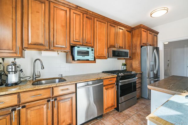 45 Pondfield Road W 5F, Bronxville, NY 10708