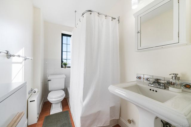 45 Pondfield Road W 5F, Bronxville, NY 10708