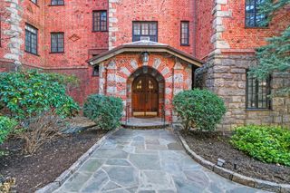 45 Pondfield Road W 5F, Bronxville, NY 10708