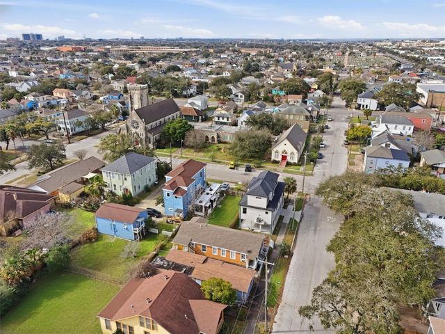 1104 36th Street, Galveston, TX 77550