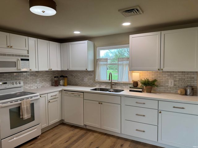 2100 E CR 700 N, Muncie, IN 47303