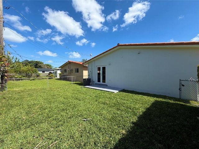3250 SW 72 CT, Miami, FL 33155