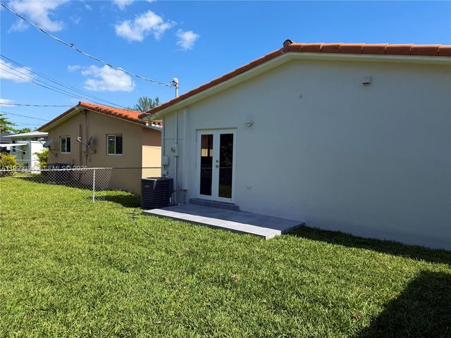 3250 SW 72 CT, Miami, FL 33155