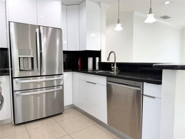 3250 SW 72 CT, Miami, FL 33155