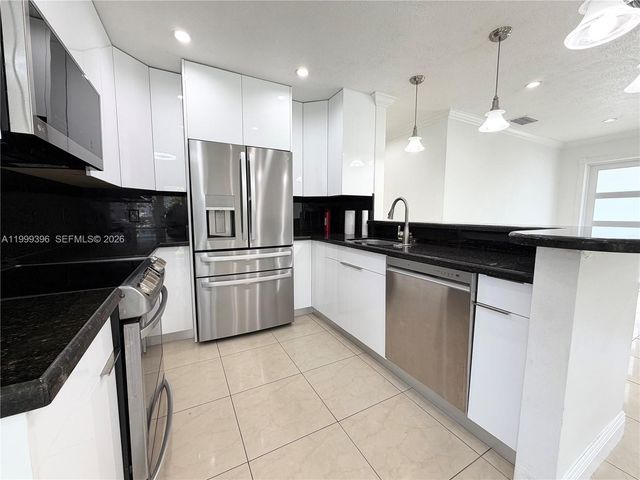 3250 SW 72 CT, Miami, FL 33155