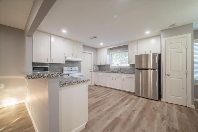 1727 Jones Street, Rosenberg, TX 77471