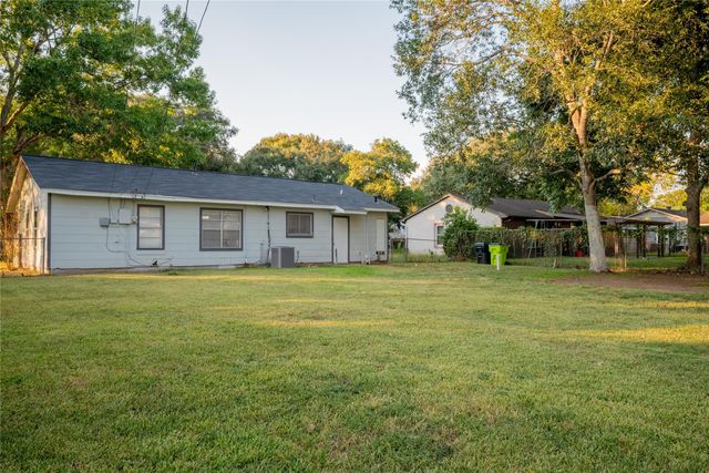 1727 Jones Street, Rosenberg, TX 77471