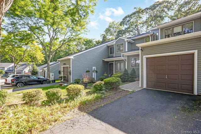 39 Jeremy Circle, Nesconset, NY 11767