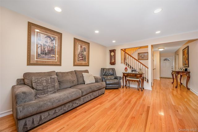 39 Jeremy Circle, Nesconset, NY 11767
