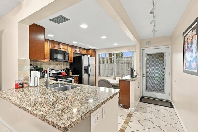 2903 VICTORIA Circle C1, Coconut Creek, FL 33066