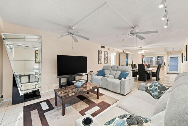 2903 VICTORIA Circle C1, Coconut Creek, FL 33066
