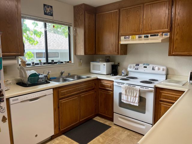 23196 Lone Pine Dr, Auburn, CA 95602