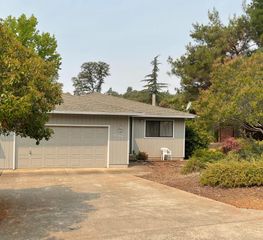 23196 Lone Pine Dr, Auburn, CA 95602
