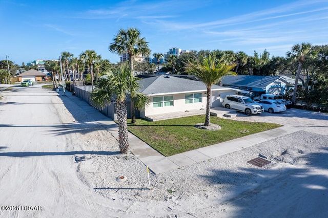900 E 1st Avenue, New Smyrna Beach, FL 32169