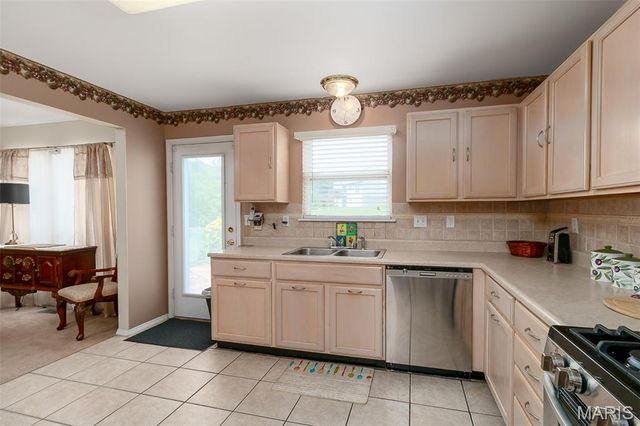 4647 Robbins Grove Drive, Florissant, MO 63034