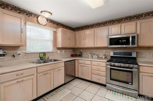 4647 Robbins Grove Drive, Florissant, MO 63034