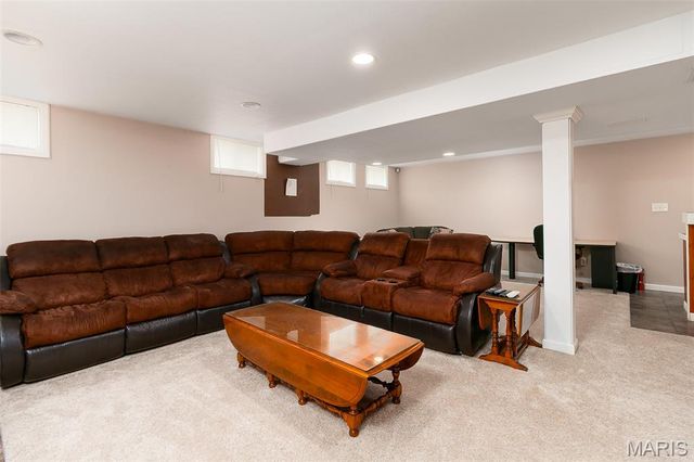 4647 Robbins Grove Drive, Florissant, MO 63034