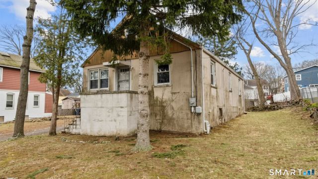 42 Wade Street, West Haven, CT 06516