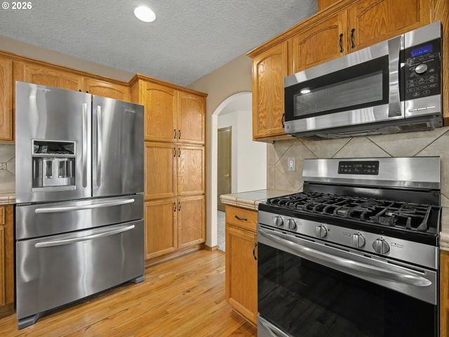 1290 Se LARCH Way, Gresham, OR 97080