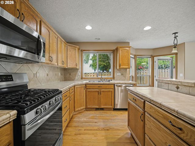 1290 Se LARCH Way, Gresham, OR 97080