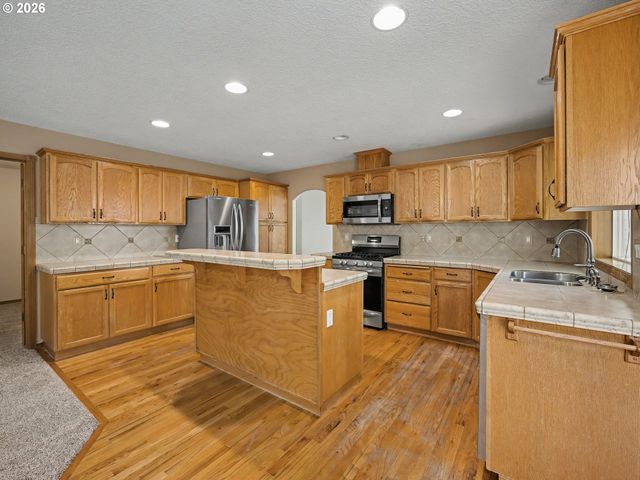 1290 Se LARCH Way, Gresham, OR 97080