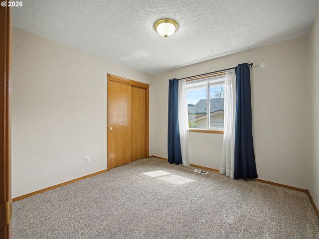 1290 Se LARCH Way, Gresham, OR 97080