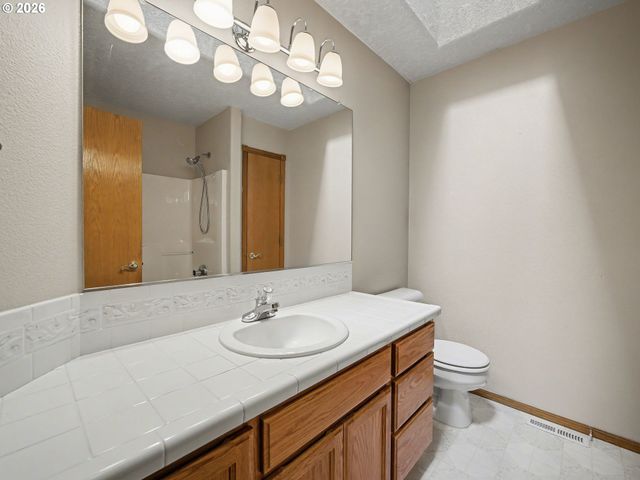 1290 Se LARCH Way, Gresham, OR 97080