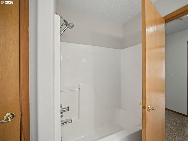 1290 Se LARCH Way, Gresham, OR 97080