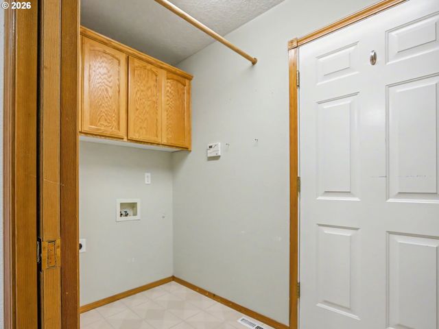 1290 Se LARCH Way, Gresham, OR 97080