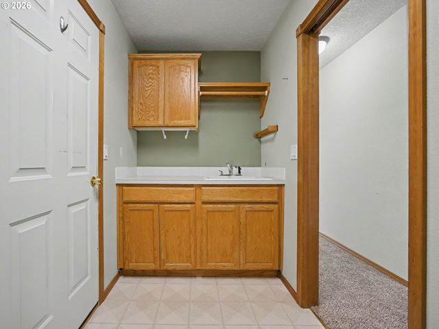 1290 Se LARCH Way, Gresham, OR 97080