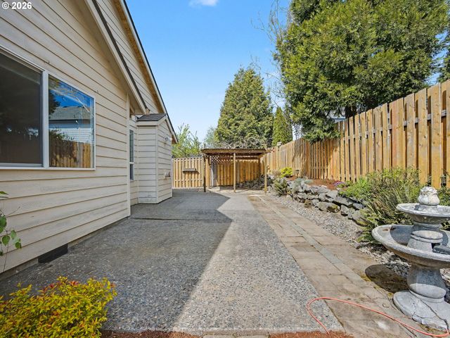 1290 Se LARCH Way, Gresham, OR 97080