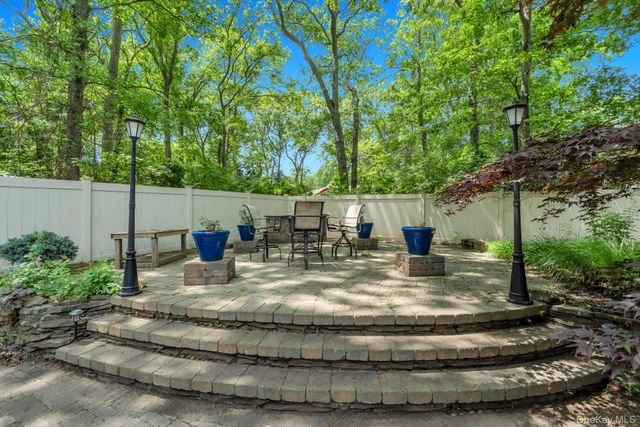 14 Russet Lane, Lake Grove, NY 11755