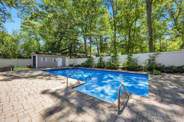 14 Russet Lane, Lake Grove, NY 11755