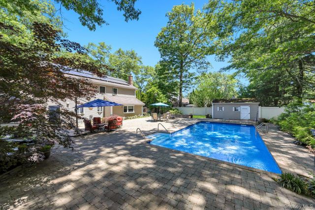 14 Russet Lane, Lake Grove, NY 11755