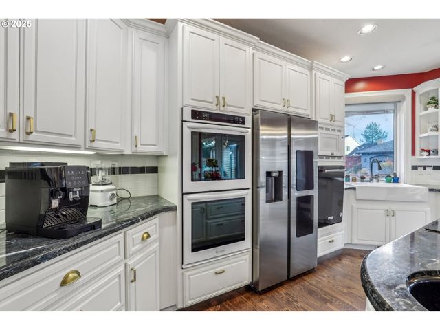 2516 MERIDIAN Ct, Woodburn, OR 97071