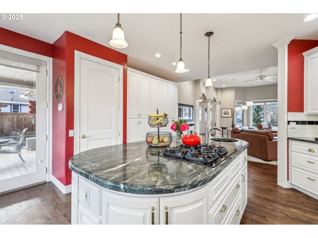 2516 MERIDIAN Ct, Woodburn, OR 97071