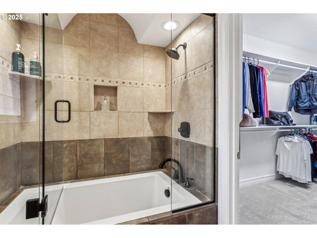 2516 MERIDIAN Ct, Woodburn, OR 97071