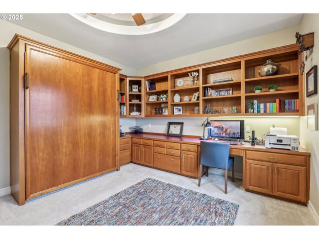 2516 MERIDIAN Ct, Woodburn, OR 97071