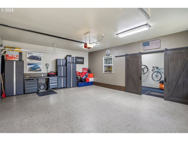 2516 MERIDIAN Ct, Woodburn, OR 97071