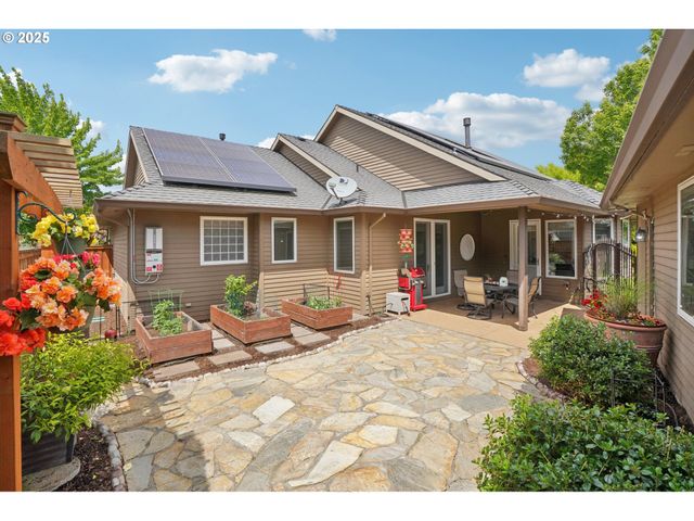 2516 MERIDIAN Ct, Woodburn, OR 97071