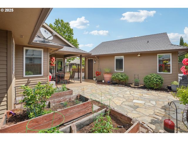 2516 MERIDIAN Ct, Woodburn, OR 97071