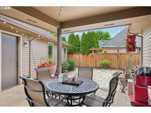 2516 MERIDIAN Ct, Woodburn, OR 97071