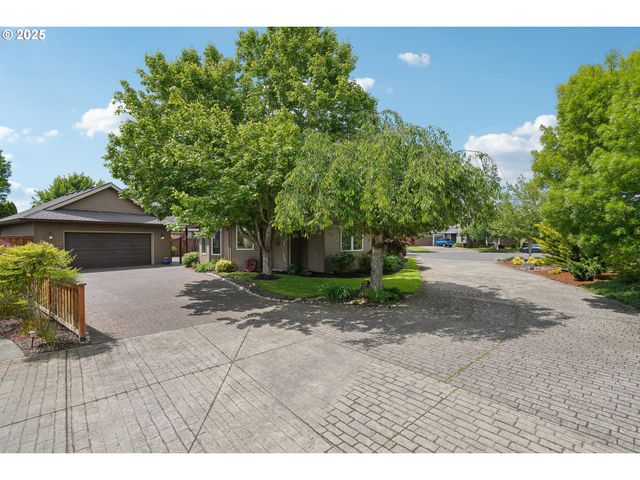 2516 MERIDIAN Ct, Woodburn, OR 97071