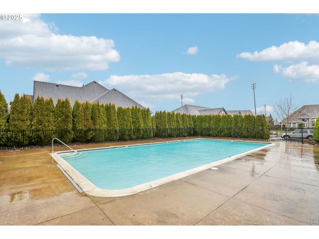 2516 MERIDIAN Ct, Woodburn, OR 97071